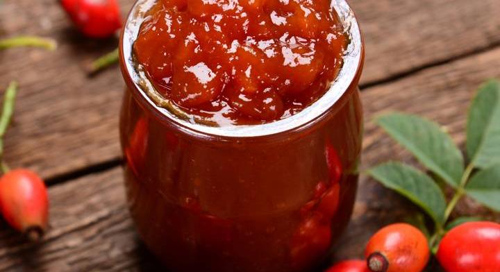 Különleges, őszi csipkebogyólekvár: pirítósra és palacsintába is tökéletes