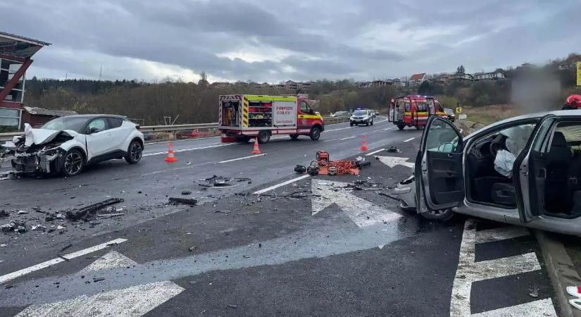 Halálos baleset Kolozsvár kijáratánál: egy férfi meghalt, hárman megsérültek