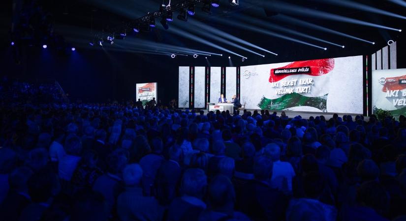 Győrött beszóltak a kényes kérdéseket feszegető kormánypárti riporternek – mi lesz akkor, ha a sajátjainktól sem fogadunk el kérdéseket?