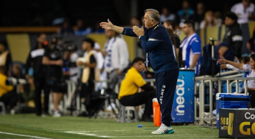 „Nehéz szívvel hoztam meg a döntést” – kihagyja a történelmi vb-selejtezőt a meglepetéscsapat szövetségi kapitánya