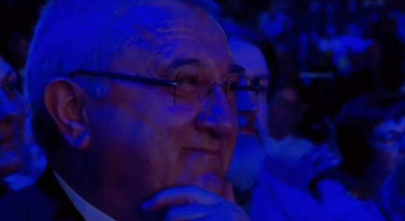 Veres András győri püspök is ott ült a Fidesz kampányrendezvényén