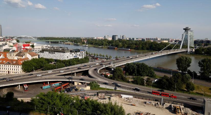 Kié az alma, ha a fáról a szomszéd telkére esett? - Új Polgári Törvénykönyvet készít Fico, vége a szocializmusnak