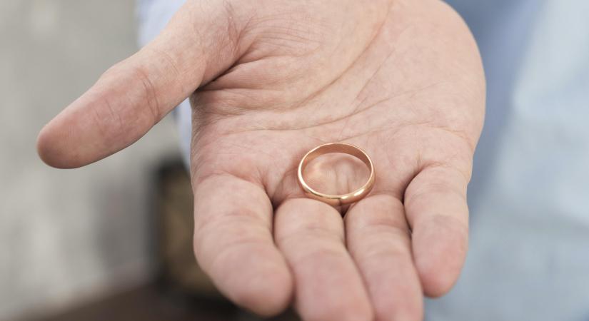 Szorult helyzetbe került egy férfi Debrecenben