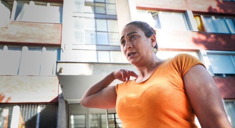 Szeretnék ebből a gettóból elmenni - Egy lakó vezetett körbe minket a Paragvári utca 86. szám alatti bérházban - fotók, videó