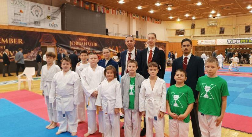 Évzáró utánpótlás bajnokságon remekeltek a hevesi karatékák