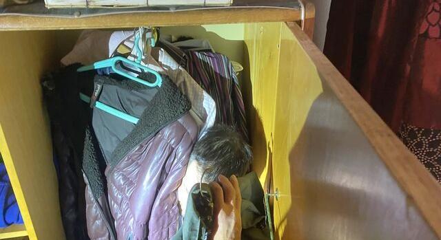 Körözési akció az egri, gyöngyösi és hatvani rendőrkapitányság támogatásával! Volt aki a ruhák között próbált elbújni a rendőrség elől - videó