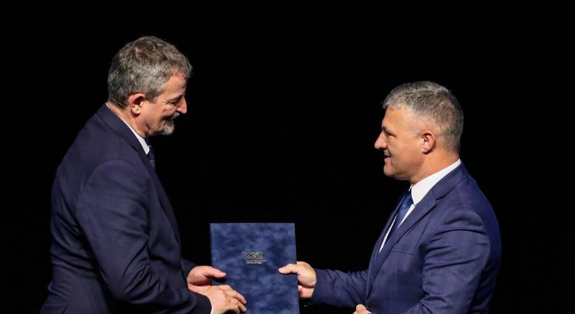 Dömötör Csabának a hivatása az élete, de ez nem egy one man show