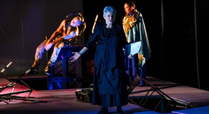 Suttogás a sötétben – Magyar ősbemutató Szatmárnémetiben Bocsárdi László rendezésében