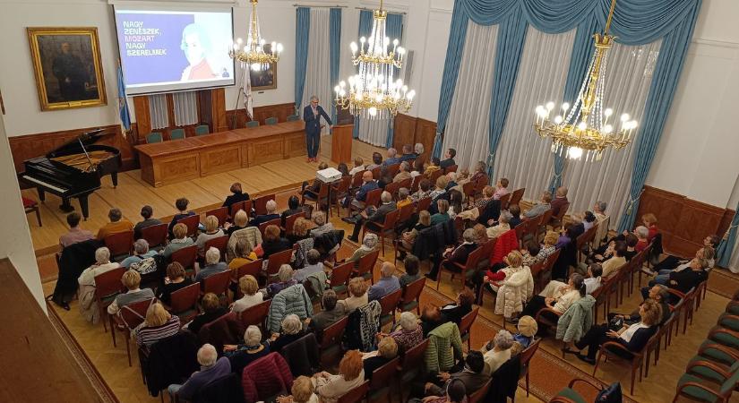 Mozartról, a zenetörténelem géniuszáról szólt az előadás a Vármegyeházán