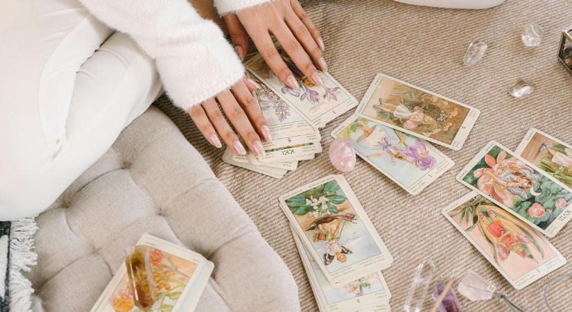 Kipróbáltuk a sokat emlegetett angyalkártya-terápiát – ez történik valójában