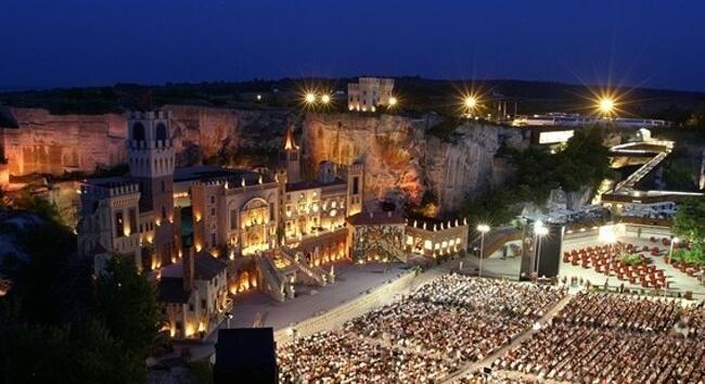 Jövő nyáron mutatják be a Szentmargitbányai Kőfejtőben a Tosca című operát