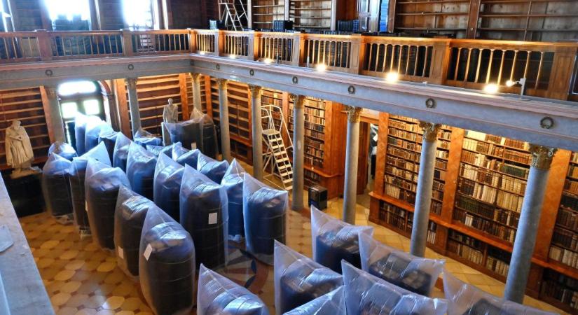 Vége a rovarinváziónak: újra megnyitja kapuit a Pannonhalmi Főapátság könyvtára