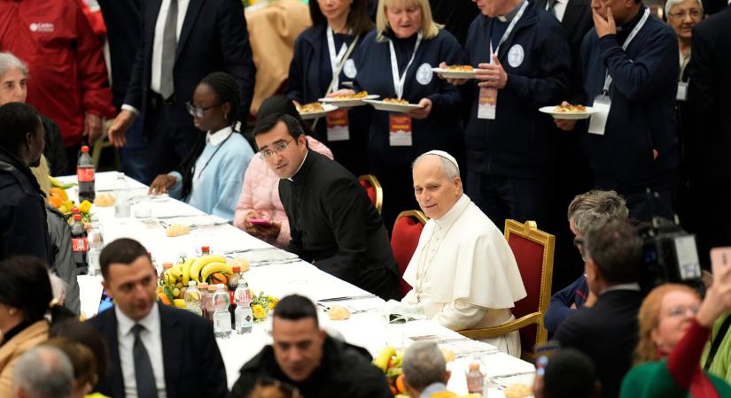 Nélkülözőkkel ebédelt a pápa a szegények világnapján