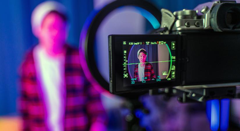 Sokk az influenszerpiacon: kemény új szabályok jönnek, sokan bajba kerülhetnek