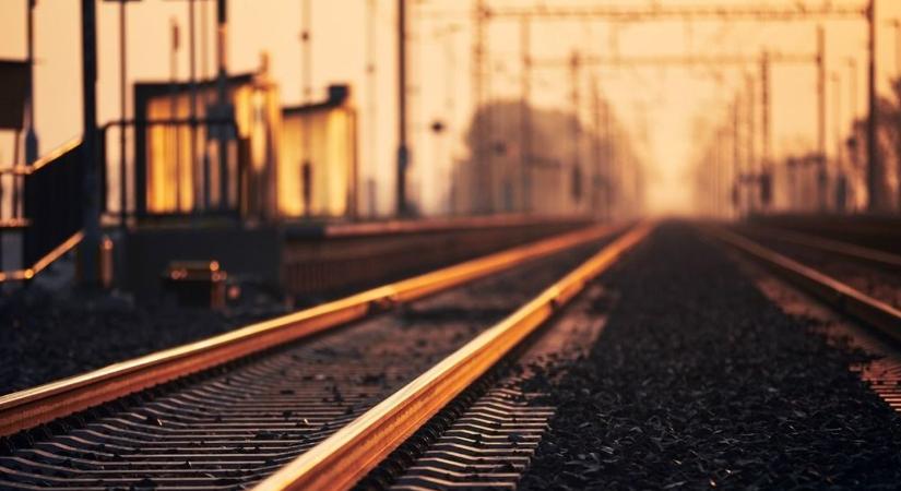 Újabb tragédia: a szegedi fővonalon gázolt a vonat