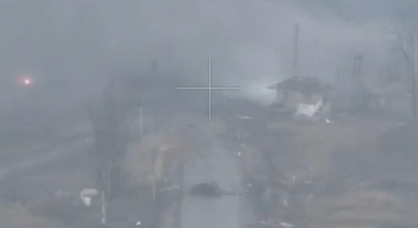 Kulcsfontosságú utat robbantottak fel az ukránok (Videó)