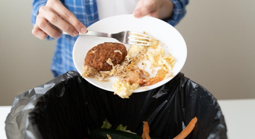 Elképesztő mennyiségű élelmiszert dobunk ki a kukába