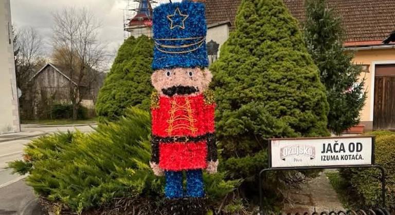 A gonosz jelképének nevezte a diótörőt egy plébános, a szobor azonnali eltávolítását kérte