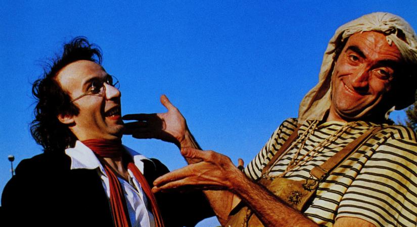 Az olasz tanácsos csak be akart kapni valamit a minisztériumi fogadáson, akkora repülés lett belőle, hogy majdnem lefejezte a fasiszta ólomüveg