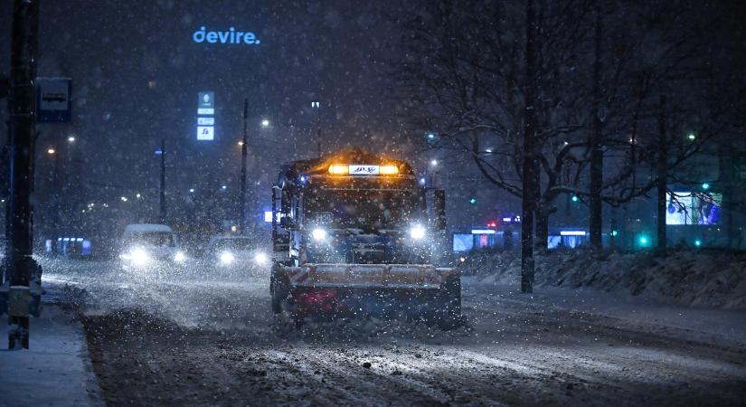 Több mint 80 ezren maradtak áram nélkül Lengyelországban a havazás miatt