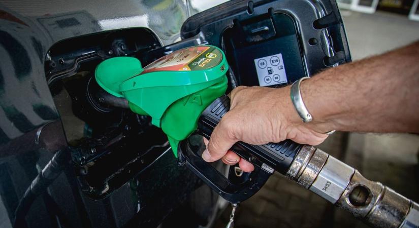 Másfajta üzemanyagot árulnak szombattól a magyar benzinkutakon
