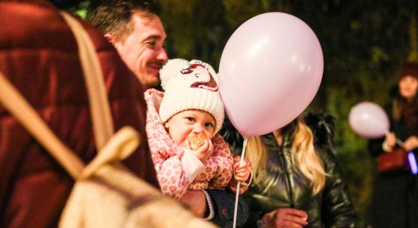 Koraszülöttek világnapja: a remény, szeretet, együttérzés színével ünnepelt Szombathely - fotók