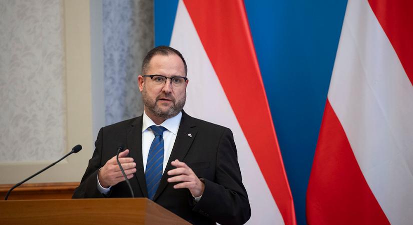 Az Osztrák Szabadságpárt vizsgálatot követel a magyarországi botrány miatt