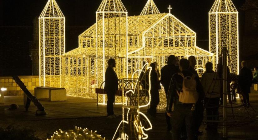 Tündéri fényvilág Pécs szívében