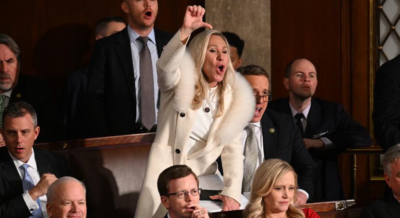Kibékülne az őt elmebetegnek nevező Trumppal a selyemzsinórt kapó Taylor Greene