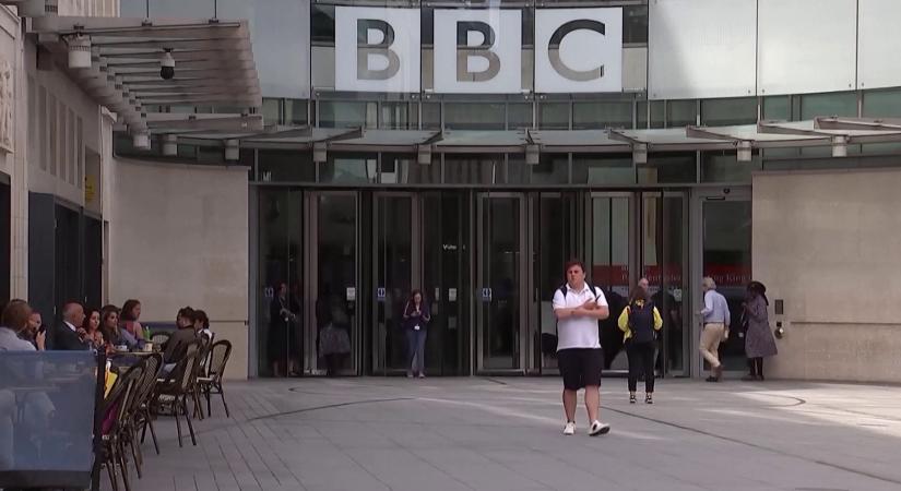 5 milliárd dollárra is perelheti a BBC-t az amerikai elnök félrevezethető információ terjesztése miatt  videó