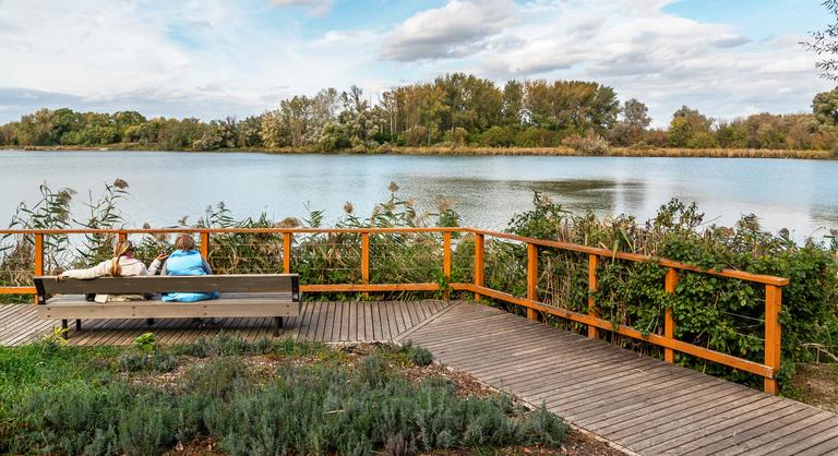 Ez a főváros legnagyobb felületű állóvíztükre, egy rejtett oázis