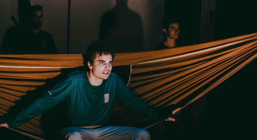 „AMI MEG TUDOTT MARADNI A MAGYARORSZÁGI LÉTBŐL, AZ MEGMARADT” Beszélgetés Vilmányi Benett-tel