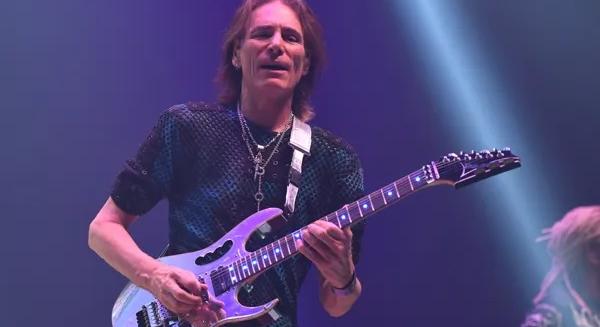 Steve Vai: "vonzott a heavy metalból áradó energia"