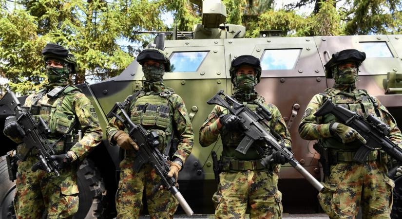 Albánok egy csoportja támadta meg a szerb hadsereg katonáit