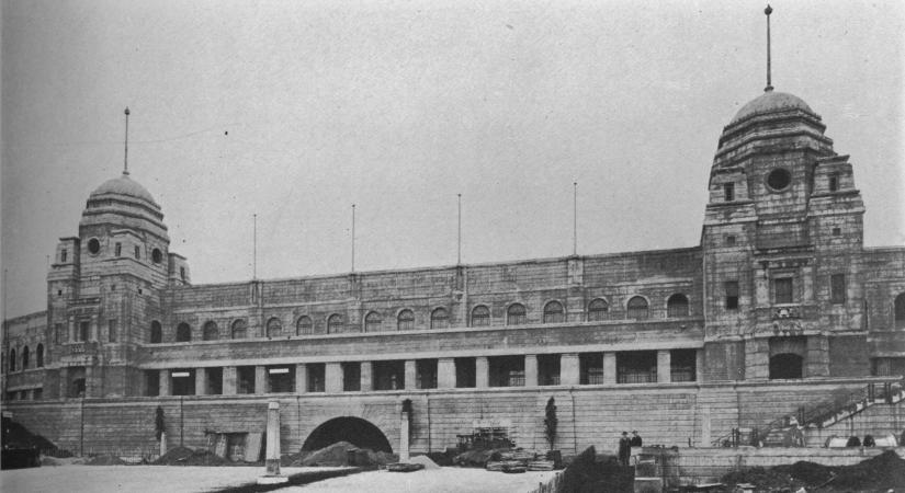 Két nap választotta el a pusztulástól – ma a világ másik felén féltve őrzik a Wembley titkos ereklyéjét