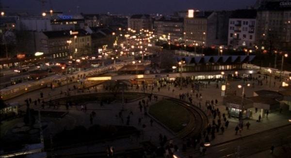 „LAKÁST ITT BIZTOS NEM VESZEK, KAJÁT IS ALIG. HÁ NEM TOM, ELMEGYEK.” Kivándorlás Mészáros Mártától Reisz Gáborig