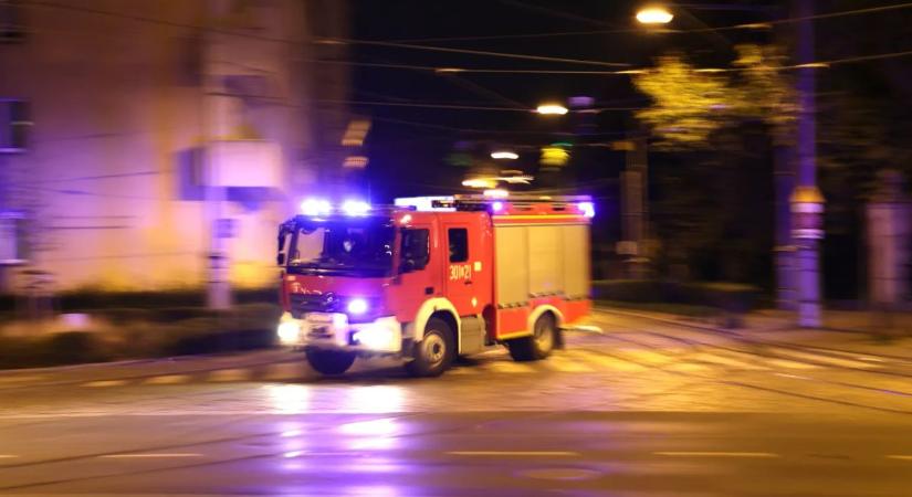 Árokba hajtott és felborult egy autó Heves és Boconád között