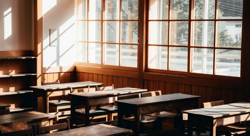 Örökre elaludt az a 12 éves lány, akinek 100 felülést kellett csinálnia