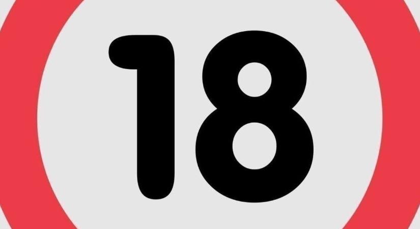 A forgalom is leállt, a nyílt utcán mutatta meg melleit a bombázó modell