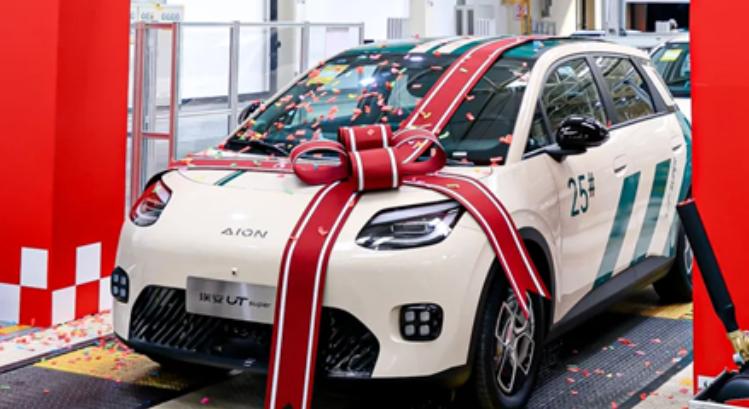 Korszakalkotó újítás az autóiparban: 99 másodperc alatt cserélhető az autó akkumulátora