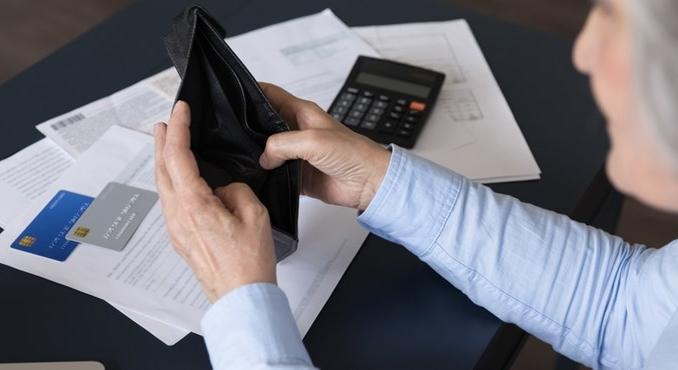 "Éhen halni pont elég" - alamizsnának is kevés a NOKS-os dolgozók fizetése