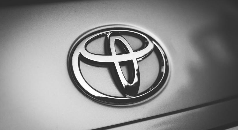 Az elektromosautó-piac lassulása miatt a Toyotának ismét újra kellett írnia a terveit