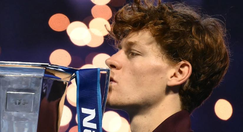 Jannik Sinner legyőzte a világelső Carlos Alcarazt a férfi teniszezők ATP-világbajnokságának döntőjében