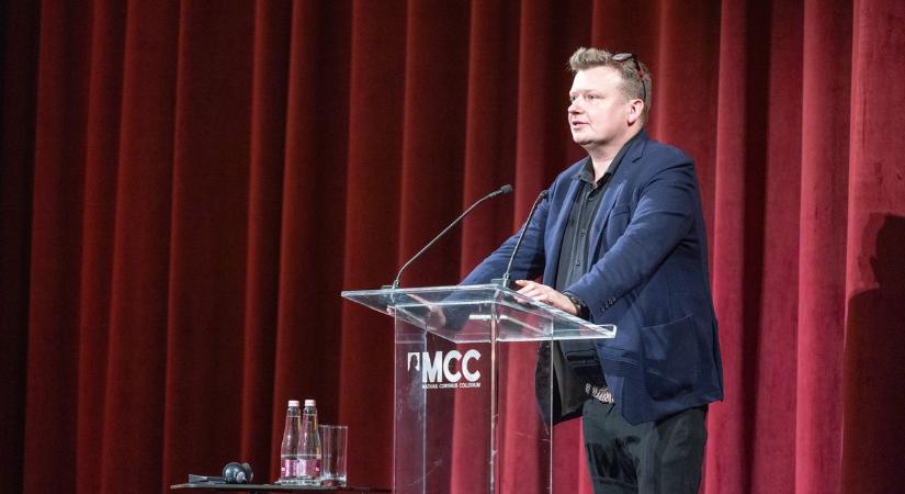 „A kormányváltás pedig közeleg. Lengyelországban már jobb szelek fújnak” – a Taking Over című lengyel dokumentumfilm rendezőjével beszélgettünk