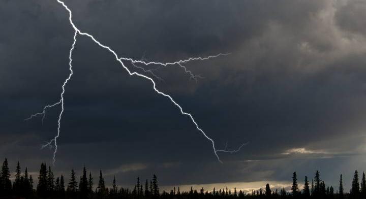 Irtózatos nap vár ránk: jégeső és villámlás is előfordulhat