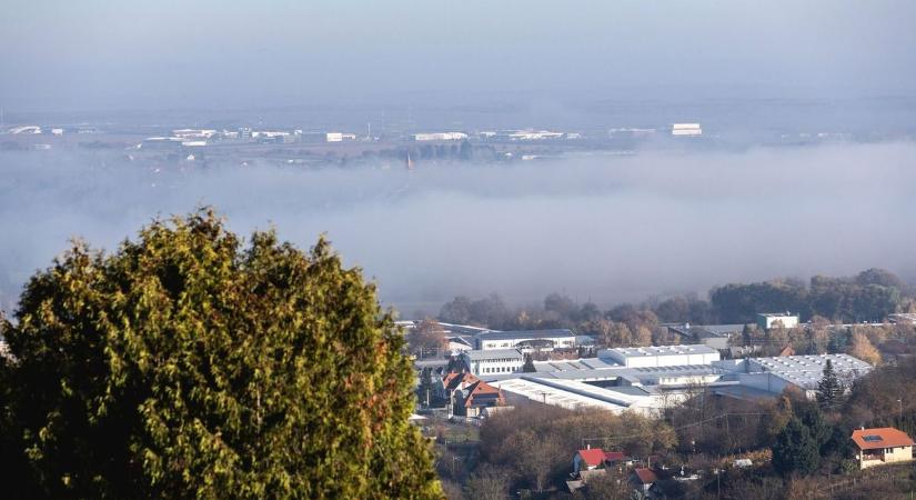 Borongós, párás időt jósolnak, sőt akár még zápor is jöhet