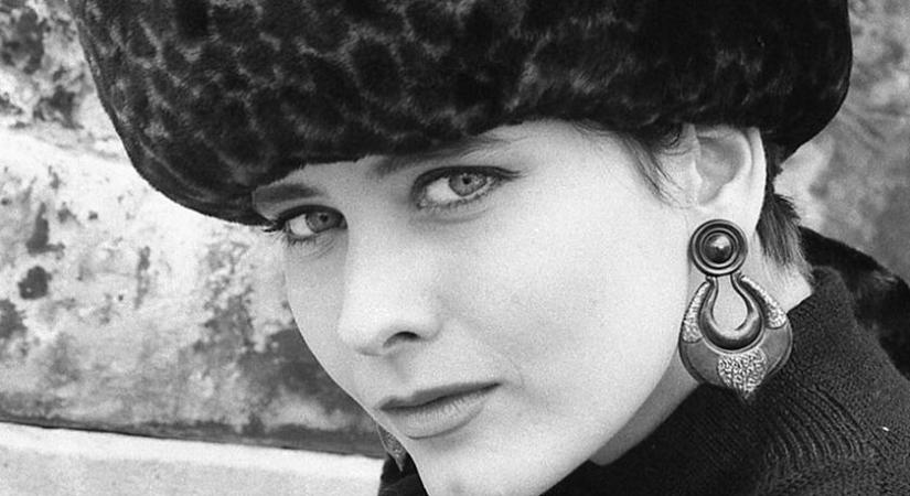 Tragikus hirtelenséggel elhunyt a 90-es évek magyar manökenje: Parádi Kriszta 54 éves volt