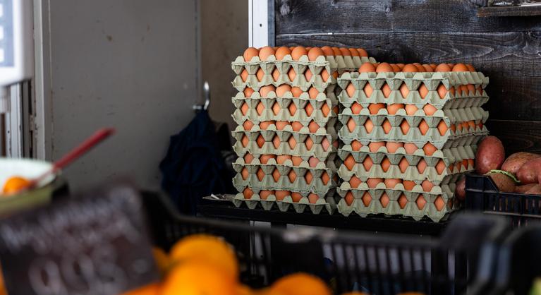 Hiába az árrésstop, egekbe szökött a tojás ára, és még nincs vége