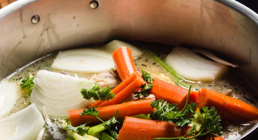 Békebeli marhahúsleves és az erdélyi franciasaláta