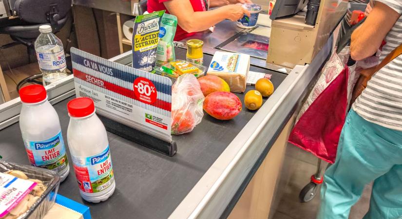 Kitört a népharag a vidéki városban: átépítették az egyik legnagyobb boltot, önkiszolgáló kasszákkal adták vissza - "Szegény idős emberek"